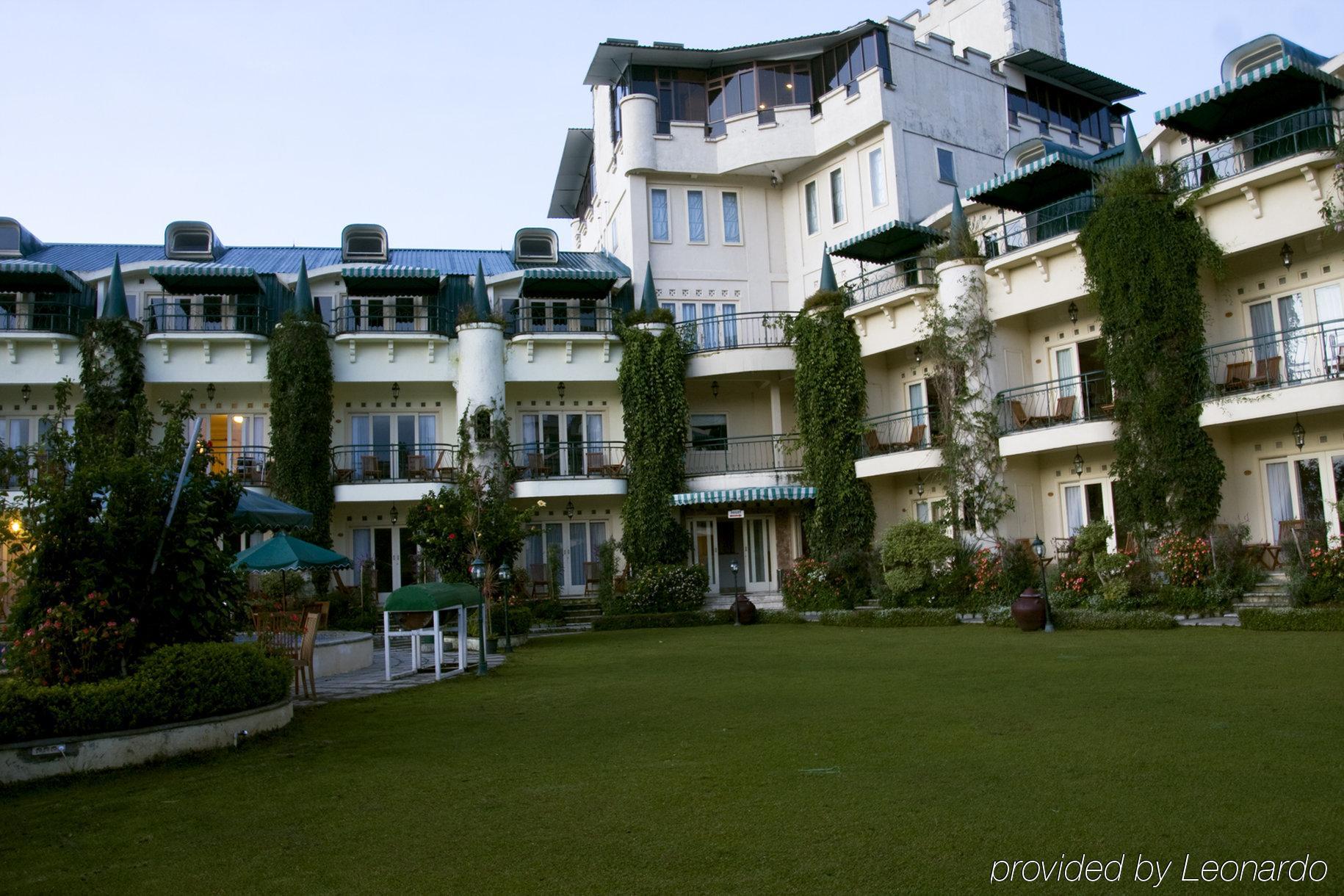 Club Bali Suites At Kota Bunga Cipanas  Buitenkant foto