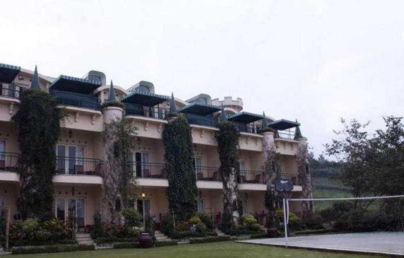 Club Bali Suites At Kota Bunga Cipanas  Buitenkant foto